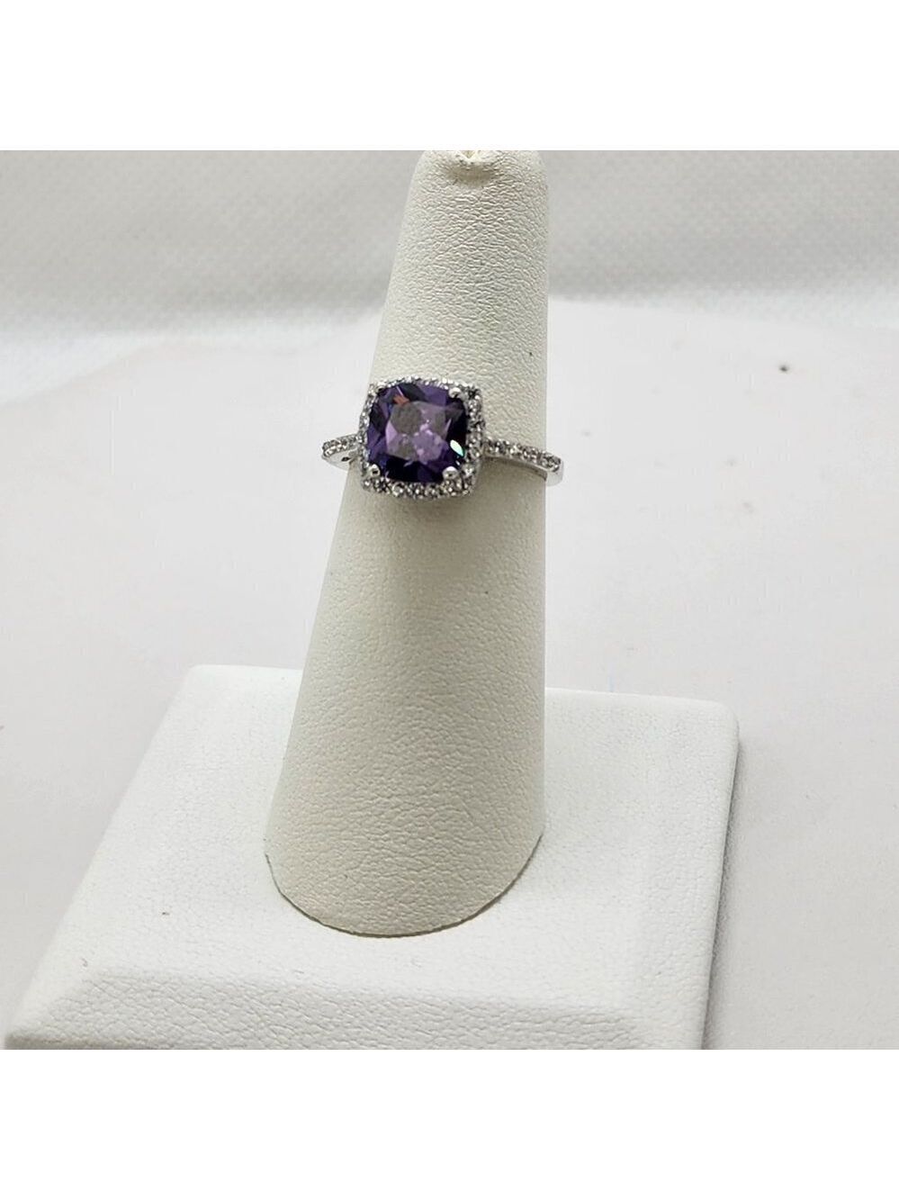 Brand New Sterling Silver 925 Light Purple Gemstone Ring